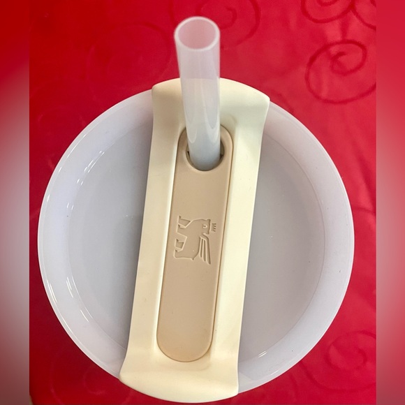 NWT-Stanley 20oz Quencher Cream Tumbler with Straw - Picture 4 of 6